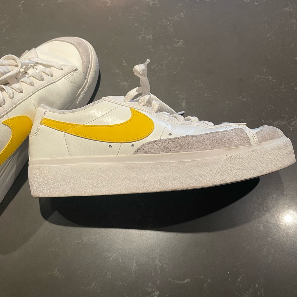 Nike Blazer Low Platform Yellow - Picture 2 of 5